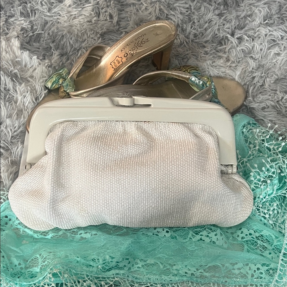 Elegant off-White Clutch Bag